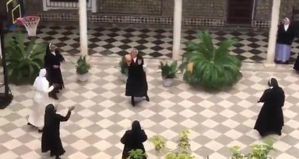Испанские монахини показали, как играют в баскетбол. И им могут позавидовать даже профессиональные спортсмены