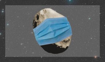 Учёные сделали фото летящего к Земле астероида. Судя по кадру, даже он сумел раздобыть медицинскую маску