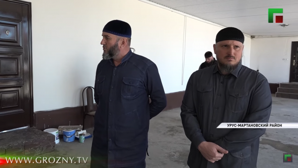 Телеканал в Чечне отчитал женщину за лень и запущенный огород. Она посмела попросить помощи у Кадырова