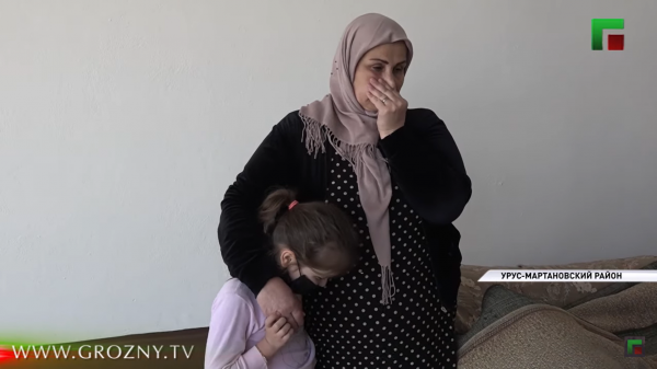 Телеканал в Чечне отчитал женщину за лень и запущенный огород. Она посмела попросить помощи у Кадырова