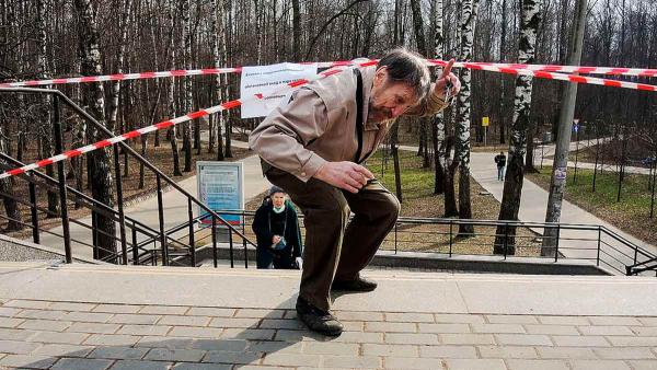 В Москве начинается второй этап снятия ограничений. Карантин - до 14 июня, но гулять можно даже пенсионерам