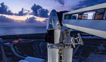 SpaceX прошла своё главное испытание. Ракета Илона Маска увезла на орбиту пилотов — пусть и со второй попытки