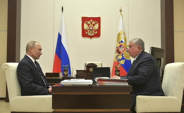 Сечин привёз на встречу к Путину планшет. Президент посмотрел и сказал то, что хочет услышать каждый россиянин