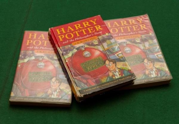 Старушка забрала со свалки старые книги о Гарри Поттере. А через 12 лет узнала - они стоят целое состояние