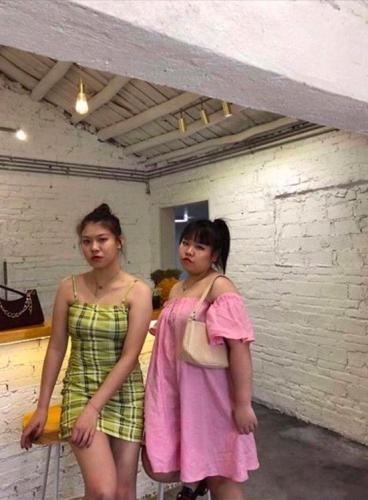 Люди узнали, как выглядят две модели из Китая без фильтров. И это воплощение мема про реальность и ожидание