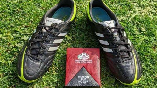 Бывший футболист решил продать кроссовки на Ebay. Теперь покупатели «бьются» за лот – и дело в описании
