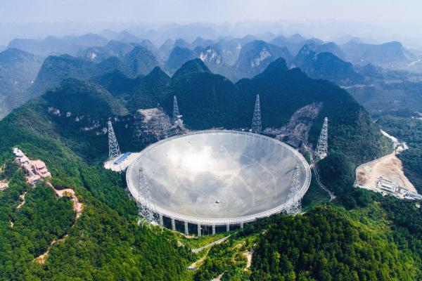 Китай развернул к небу "Око" диаметром в полкилометра. И неспроста - оно ждёт, что из бездны посмотрят в ответ