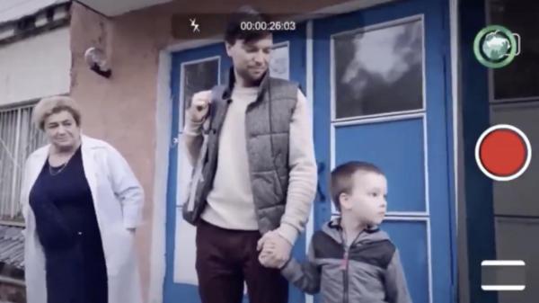 "Русских детей заберут к себе домой геи!" Люди увидели рекламу поправок в Конституцию и не верят своим глазам