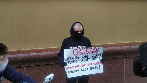 Трое бывших фигурантов «московского дела» снова задержаны. Так открылся второй сезон летних протестов в Москве