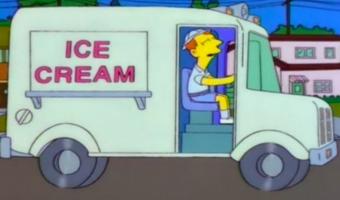 Именинница получила на день рождения фургон мороженого. А людей волнует её возраст — угадать его невозможно
