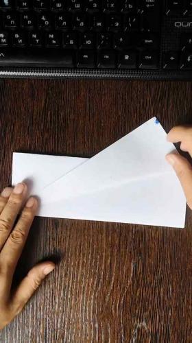 Блогер собрал бумажный самолётик, который действительно летает. Мы попробовали и сломали законы физики (тоже)
