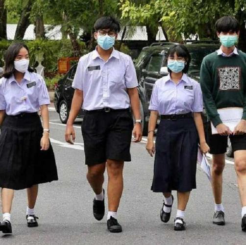 Тайские школьники не хотят мириться с десс-кодом. И их акциями протеста можно сломать не систему, а психику