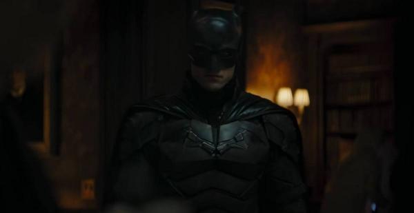 Роберт Паттинсон устроил взбучку банде в тизере-трейлере "Бэтмена". Фанам только и оставалось, что лепить мемы