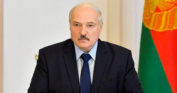 Александр Лукашенко сфоткался с автоматом. Это президент Беларуси? Нет, герой GTA и сантехник, знают мемоделы