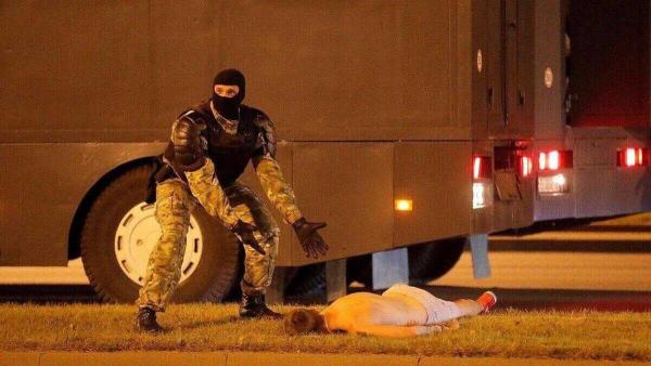 Люди решили, что мужчина с фото с силовиком из Минска умер. Но выяснилось, что на видео был другой человек