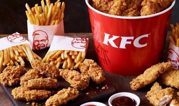 Работник KFC показал, как делается популярный соус. Любители курочки уверены: больше они его не закажут