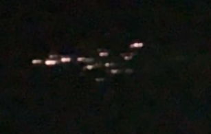 Очевидцы сняли в небе странные огни и решили - это привет от Илона Маска. Но учёные узнали, SpaceX не при чём