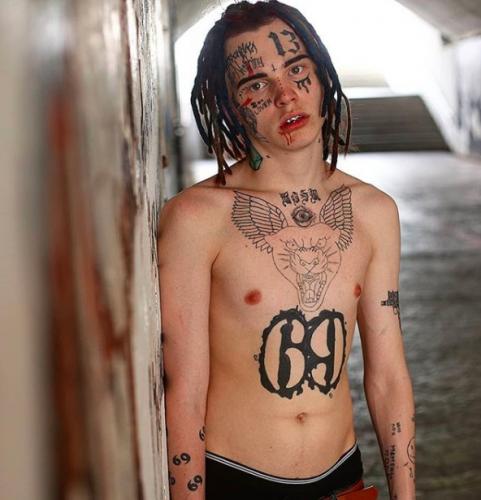 Подросток забил тело татуировками, чтобы стать двойником 6ix9ine. Теперь он - его копия, но это не финал