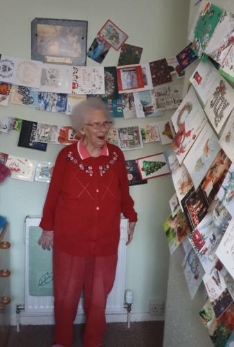 Внучка сделала бабуле Новогодний сюрприз — посвятила ей пост в соцсетях. Старушка не смогла сдержать эмоции