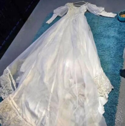 Невеста принесла домой винтажное платье и пожалела: оно одержимо. Сочувствовать ей не хотят, ведь это карма