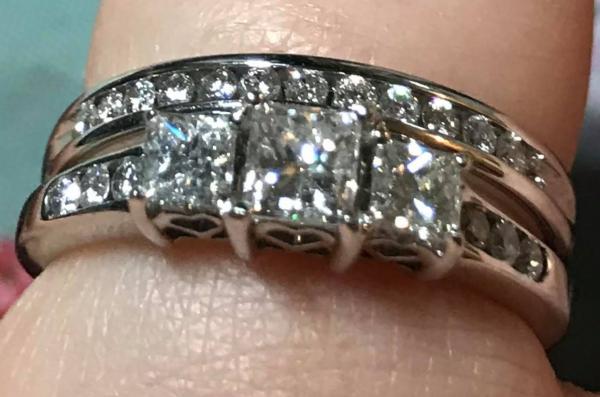 В Сети отдают бесплатно обручальные кольца с бриллиантом. История их владельцев отпугивает больше высоких цен