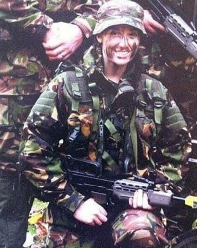 Женщина била повстанцев в армии Ирака, а спустя 11 лет хочет стать Мисс Англии. Она признаётся: это хуже войны
