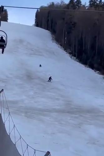 Парень просто хотел прокатиться на лыжах по склону,