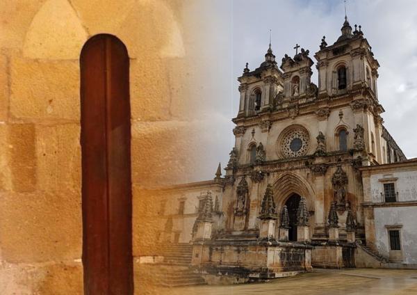 Людей напугала узкая дверь в монастыре Португалии. Зря: узнав секрет прохода, захочется перевезти его в Россию
