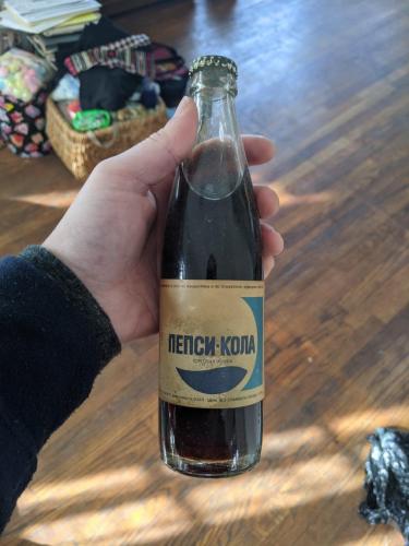 Американец нашёл бутылку Пепси, сделанную в СССР, и откупорил. Теперь он знает, каков на вкус железный занавес