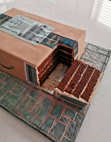 Студент получил посылку с Amazon и никогда не сможет её открыть. Так его мама сделала для сына лучший подарок
