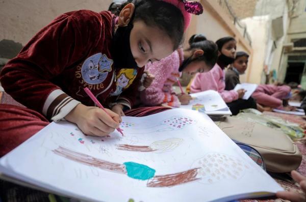 Мечта египтянки сбылась: она открыла собственную школу. Неважно, что уроки идут на улице и ей всего 12 лет