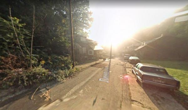 Пользователь Google Maps нашёл исчезающую улицу и напугался. Но причина этого оказалась ещё более загадочней
