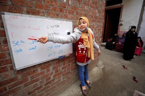 Мечта египтянки сбылась: она открыла собственную школу. Неважно, что уроки идут на улице и ей всего 12 лет