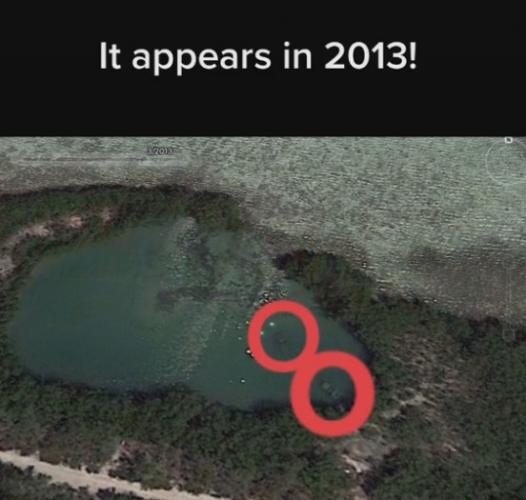 Женщина окунулась в озеро и нашла там тачку.