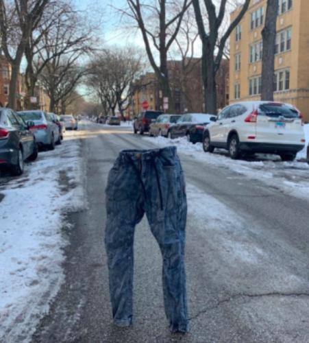 Писатель превращает штаны в ледяную скульптуру на морозе. Это не пранк, а секретное орудие войны водителей