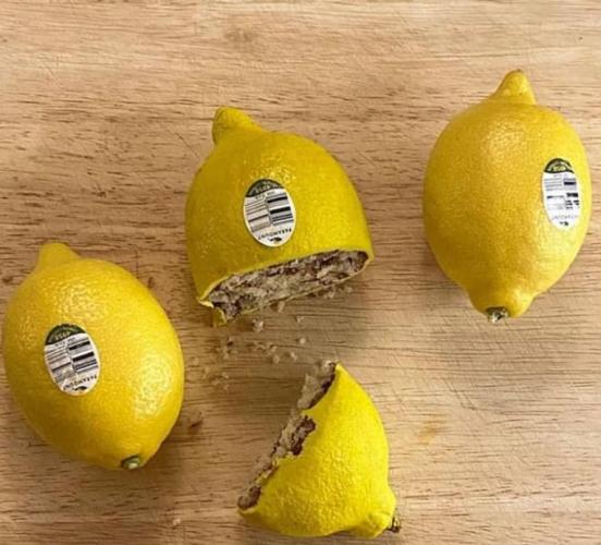 Мама показала на фото три лимона и сломала матрицу. Понять, что с ними не так, не сможет даже избранный