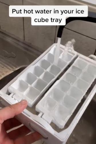 Тиктокер показал, как сделать лёд за минуту. Пользователи уверены: метод не только ломает мозг, но и морозилку