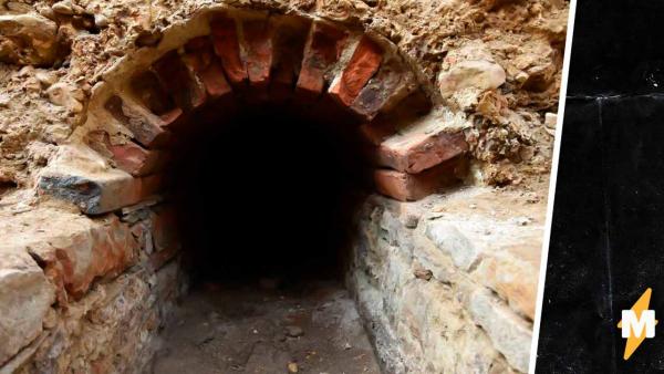 Строители наткнулись на туннель под землей и правильно сделали, что не пошли по нему. От таких находок бегут