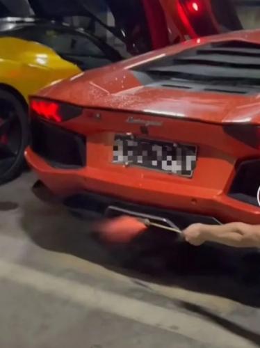 Друзья решили пожарить мясо на Lamborghini, но что могло пойти не так? Ответ - на видео с ароматом дымка