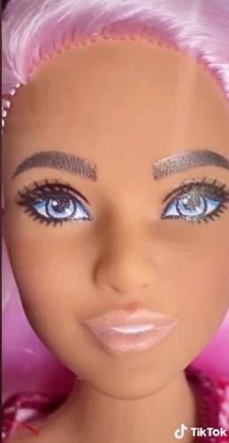 Блогер сравнил куклы Барби 2000-х и современные. Фото до и после - не смешной мем про ожидание и реальность