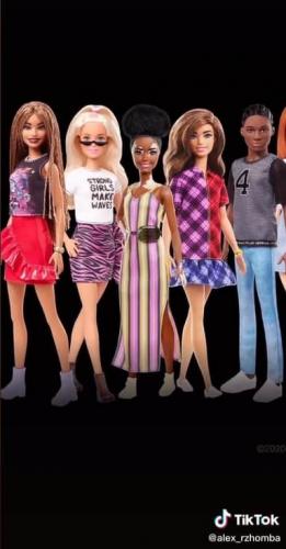 Блогер сравнил куклы Барби 2000-х и современные. Фото до и после - не смешной мем про ожидание и реальность