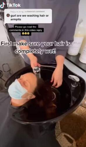 Стилистка показала точную дозу шампуня для одного мытья головы. Мы брали больше нужного