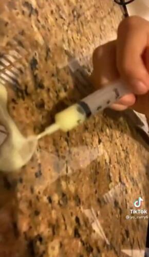 Тиктокер показал на видео, как быстро растворять таблетки с помощью шприца