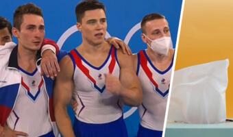 Российские гимнасты заплакали после победы в командном турнире на Олимпийских играх
