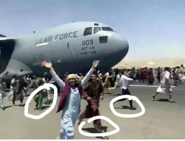 Самолёт с номером 1109 из аэропорта Кабула - надувной? Люди в Сети ищут улики в приступе конспирологии