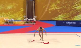 Гимнастка Дина Аверина на видео уронила ленту на ЧМ 2018 года и выиграла золото