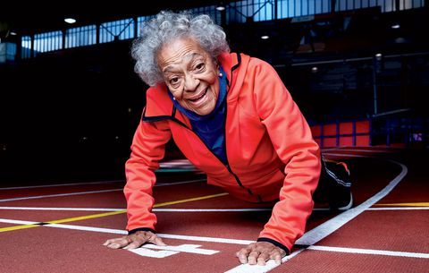 Женщина в 99 лет стала самым старым тяжелоатлетом мира и поставила рекорд Гиннесса