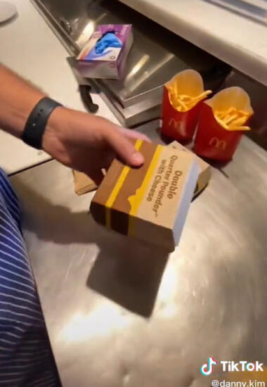 Шеф-повар превратил гамбургер и картошку фри из "Макдоналдса" в блюдо из ресторана