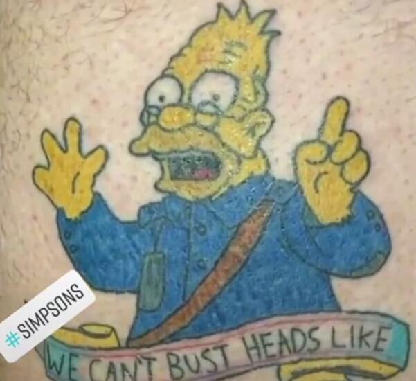 Нелепая сцена из "Симпсонов" превратилась в нелепое тату