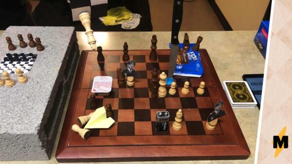 Шахматы без правил. Реддиторы разыгрывают партию с Роном Уизли, батарейкой и ножом вместо фигур